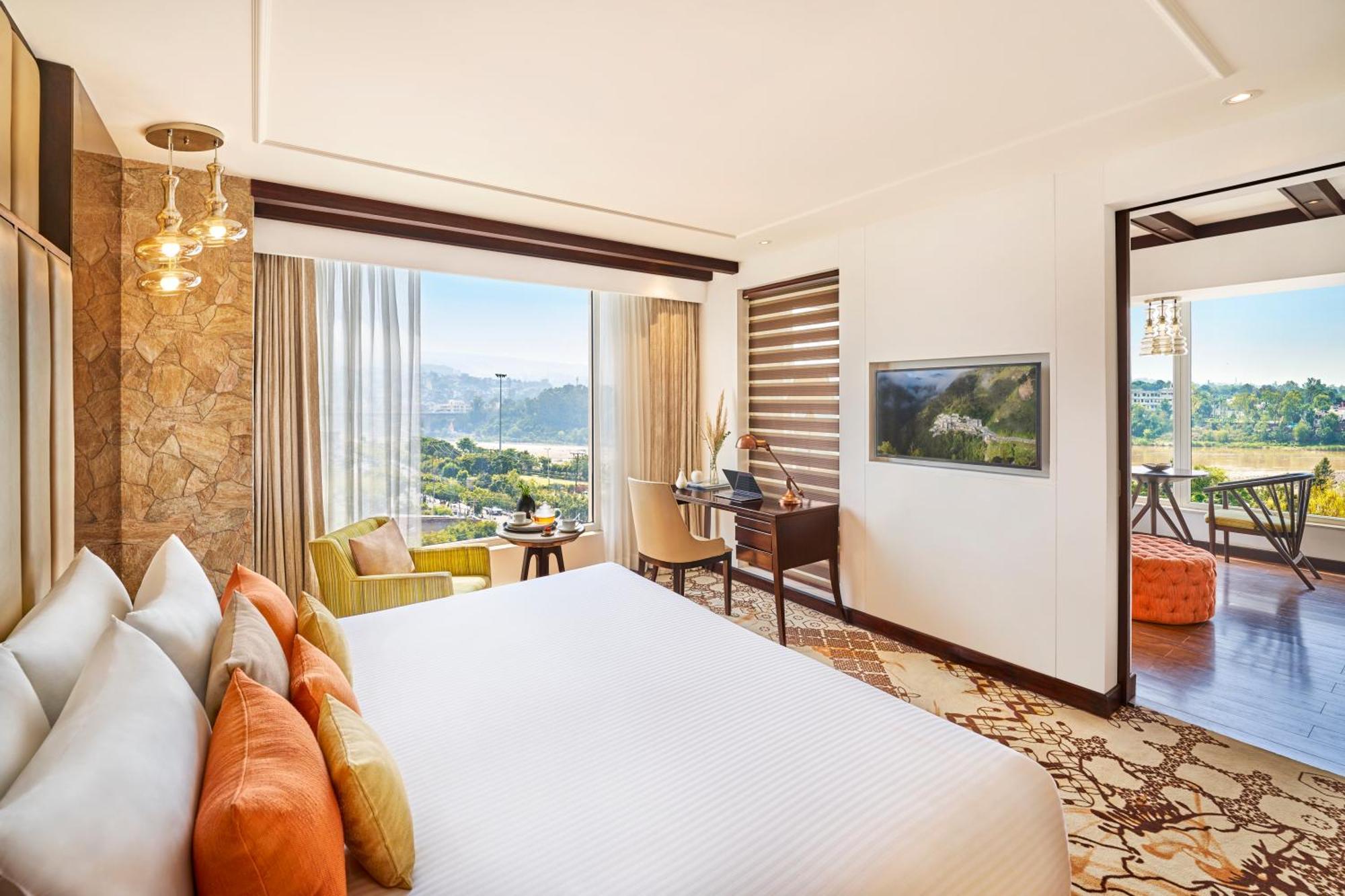 รามาดา บาย วินด์แฮม ชัมมู ซิตี้เซ็นเตอร์ Hotel จามมู ภายนอก รูปภาพ