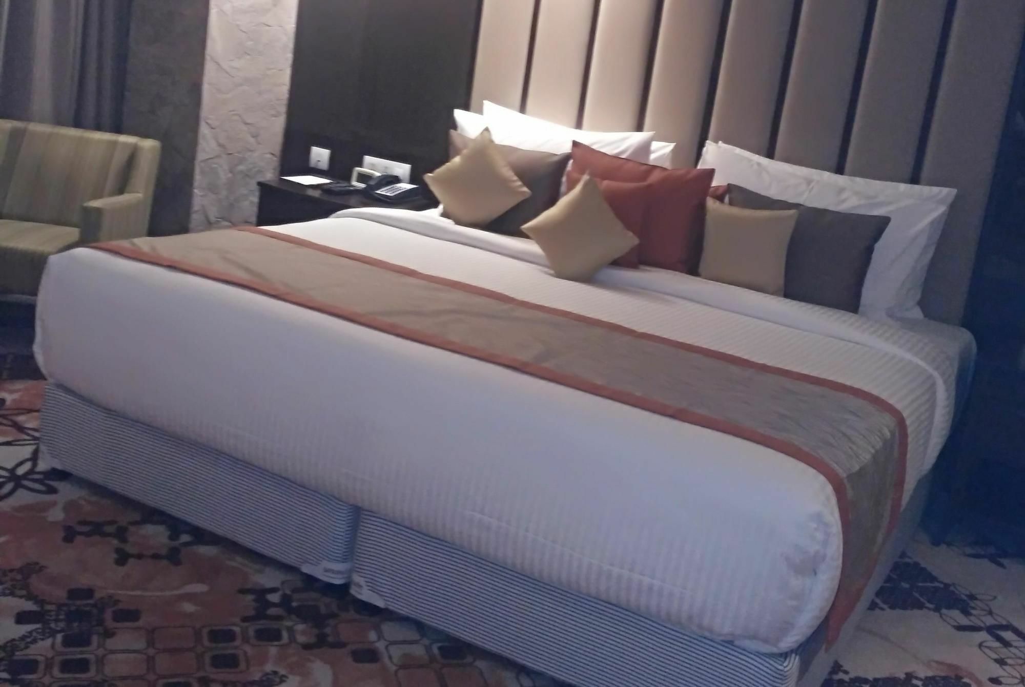 รามาดา บาย วินด์แฮม ชัมมู ซิตี้เซ็นเตอร์ Hotel จามมู ภายนอก รูปภาพ